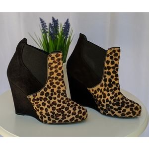 NWOT CANDELA Leigh Leopard Print Calf Hair Booties